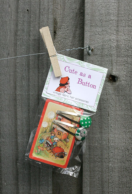 Cute as a Button - Vintage Fabric green hair clips by Lark Cute as a Button - Vintage Fabric green hair clips by Lark